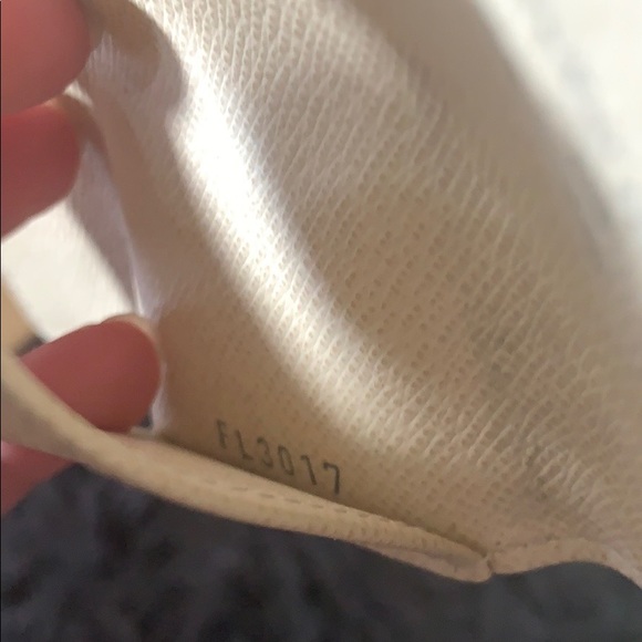 🔴SOLD🔴 Louis Vuitton 4 Key Holder Damier Azur - Picture 8 of 8